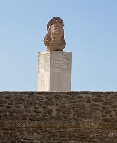 Monumento a Paco Alba