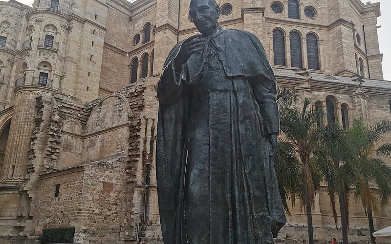 Estatua Cardenal Ángel Herrera Oria