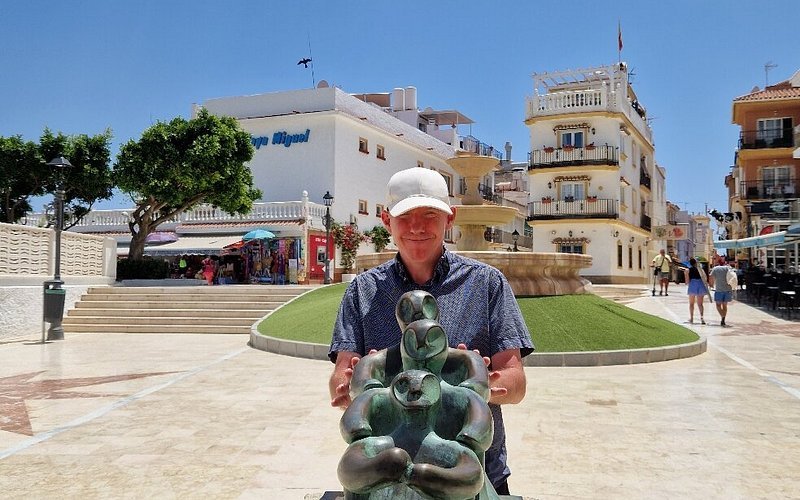 Calle Chiriva Statue