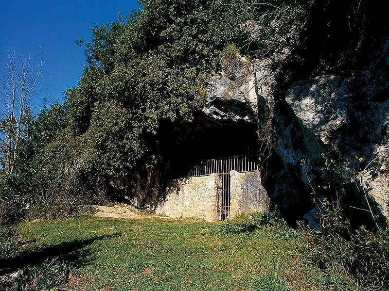 Foto de Cuevas Hornos De La Peña, San Felices De Buelna
