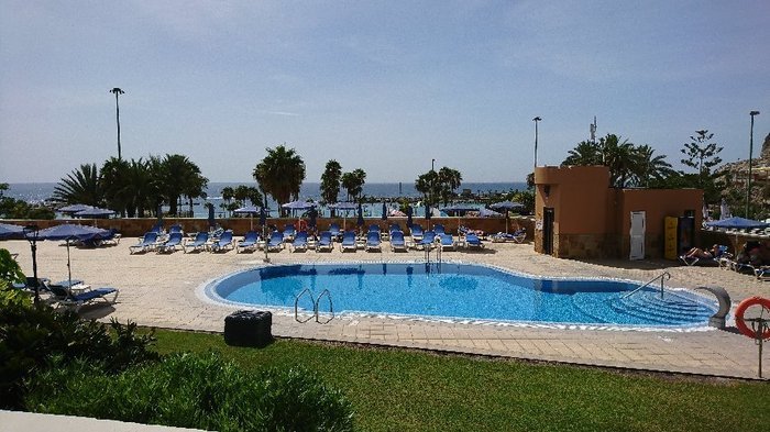 Apartamentos Amadores Beach