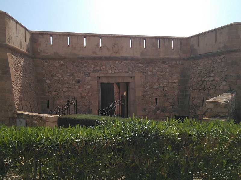 Castillo de San Ramón / las escobetas