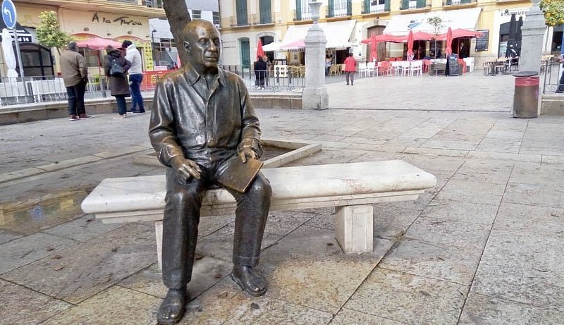 Estatua de Pablo Ruiz Picasso