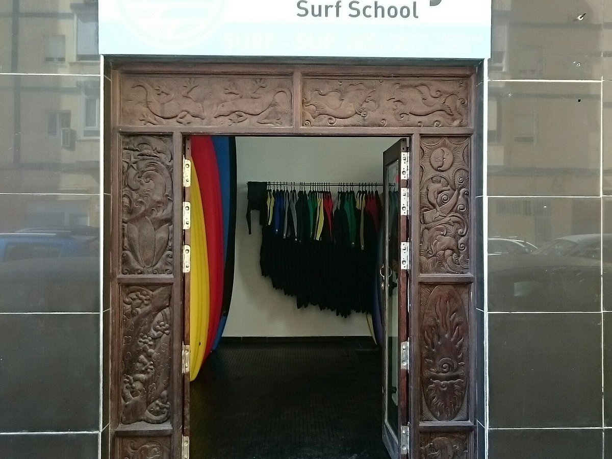 Glassy Surf School