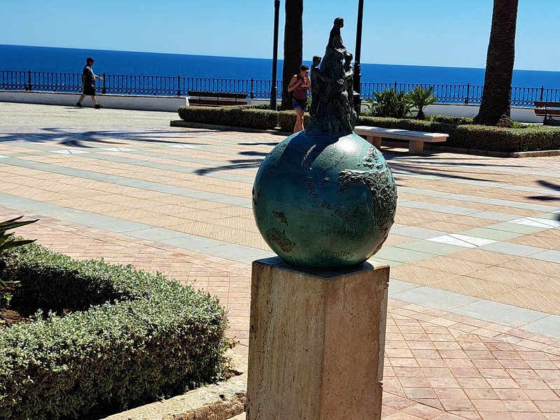 Monument to the Boys who found the Caves of Nerja