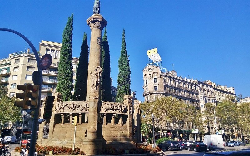 Buho de la Plaza Jacint Verdaguer